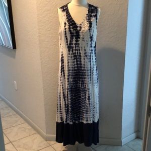 Navy and White Maxie